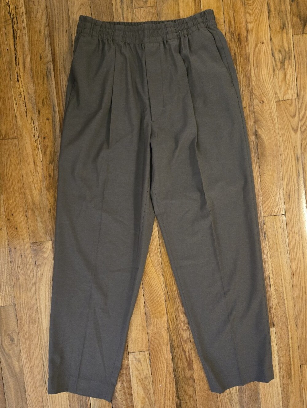 UNIQLO : C Gray Brown Pleated Tapered High Elastic Waisted Pants Trousers Small